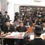 חסידי גור ערד בתפילה משותפת